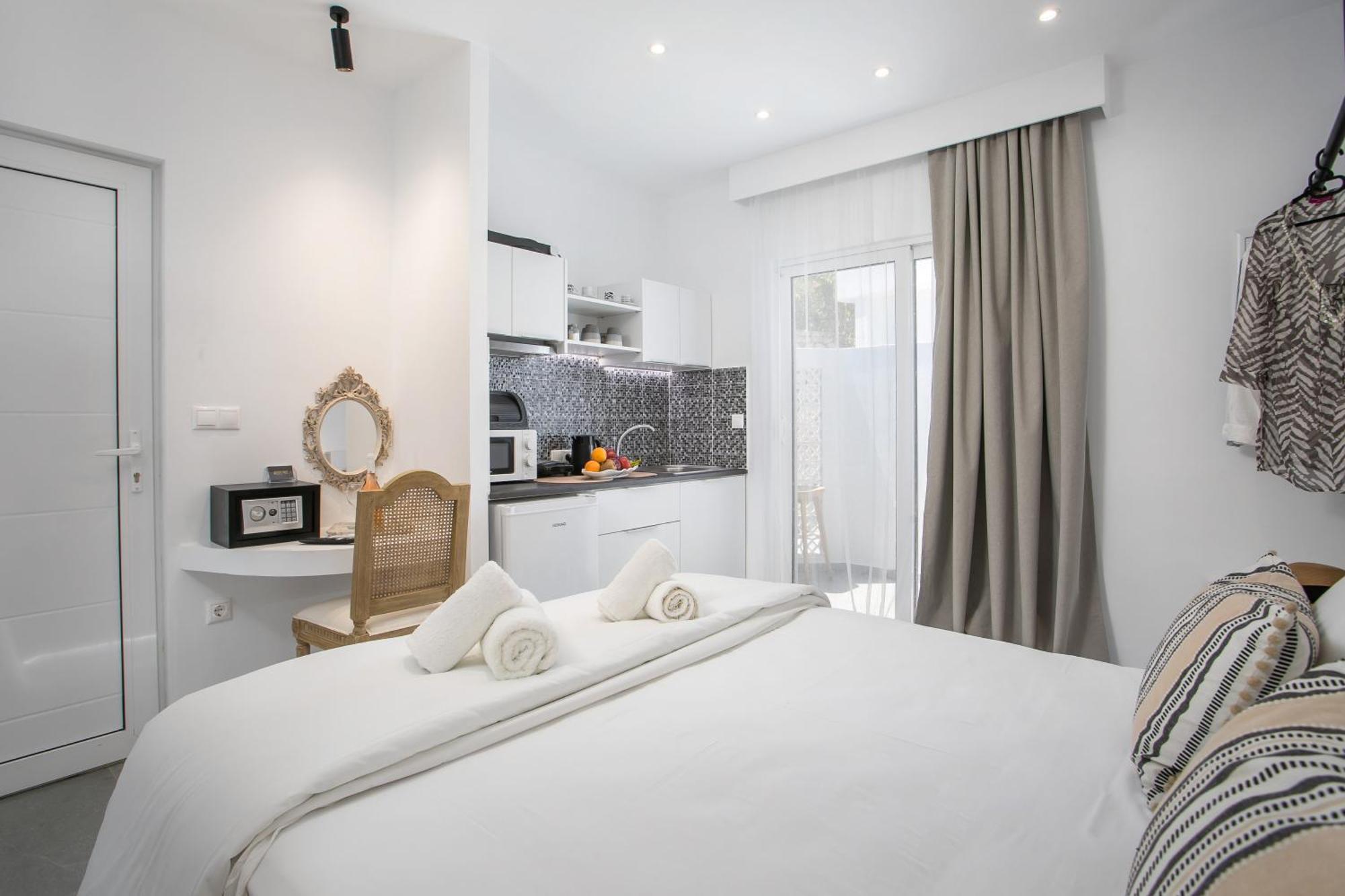 Calma Luxury Studios & Suites Фалираки Екстериор снимка