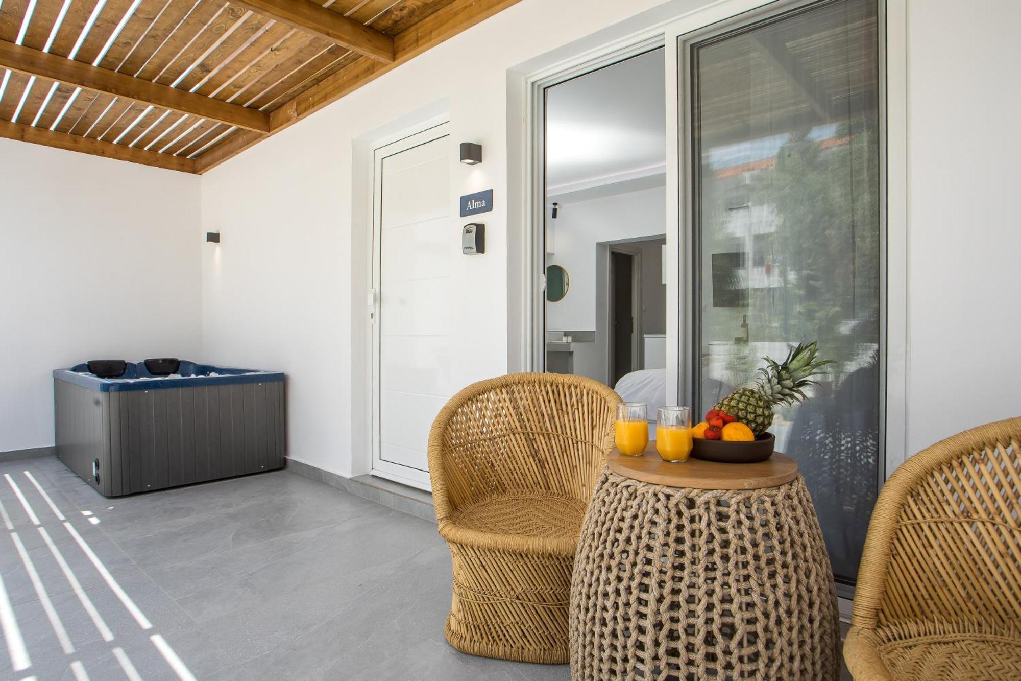 Calma Luxury Studios & Suites Фалираки Екстериор снимка