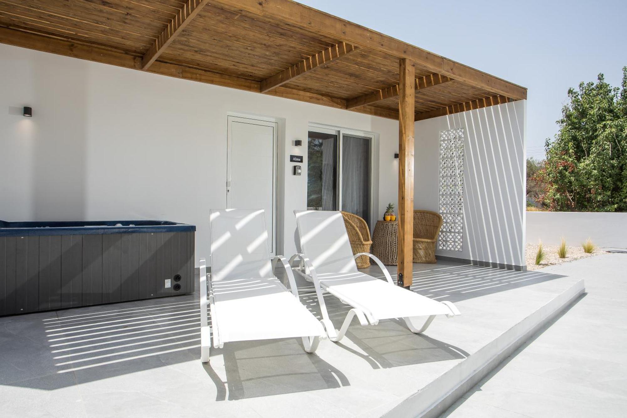 Calma Luxury Studios & Suites Фалираки Екстериор снимка