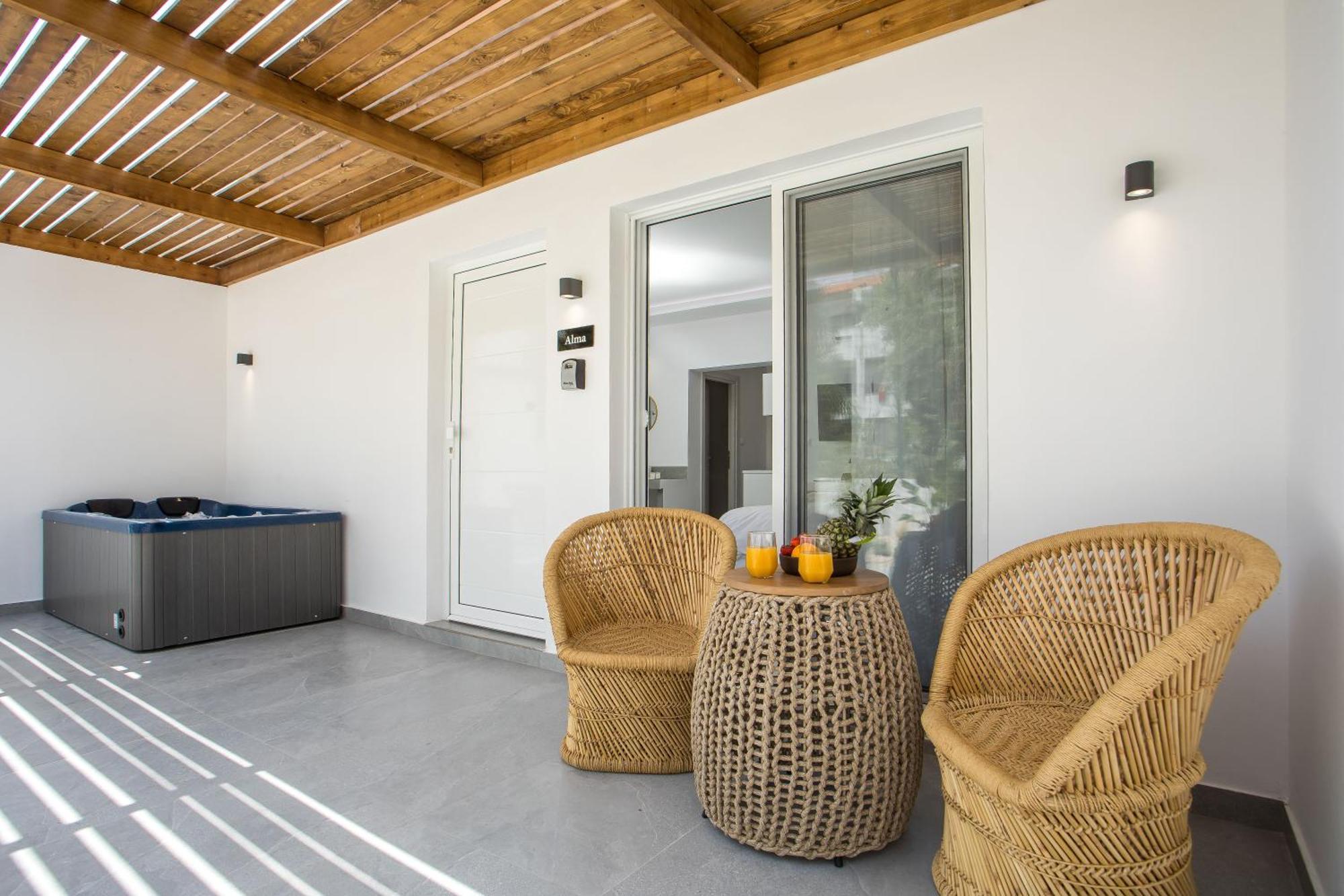 Calma Luxury Studios & Suites Фалираки Екстериор снимка