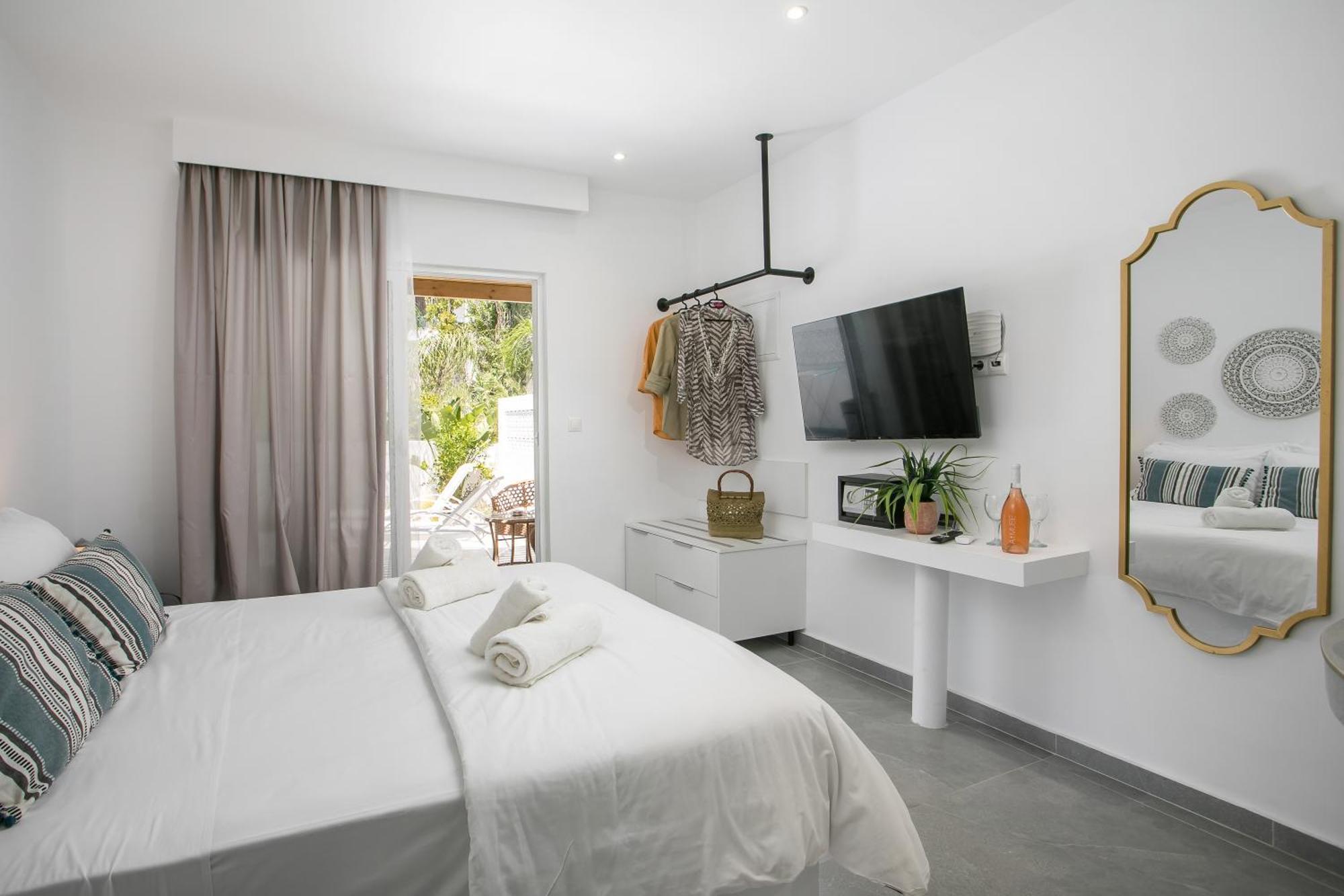 Calma Luxury Studios & Suites Фалираки Екстериор снимка