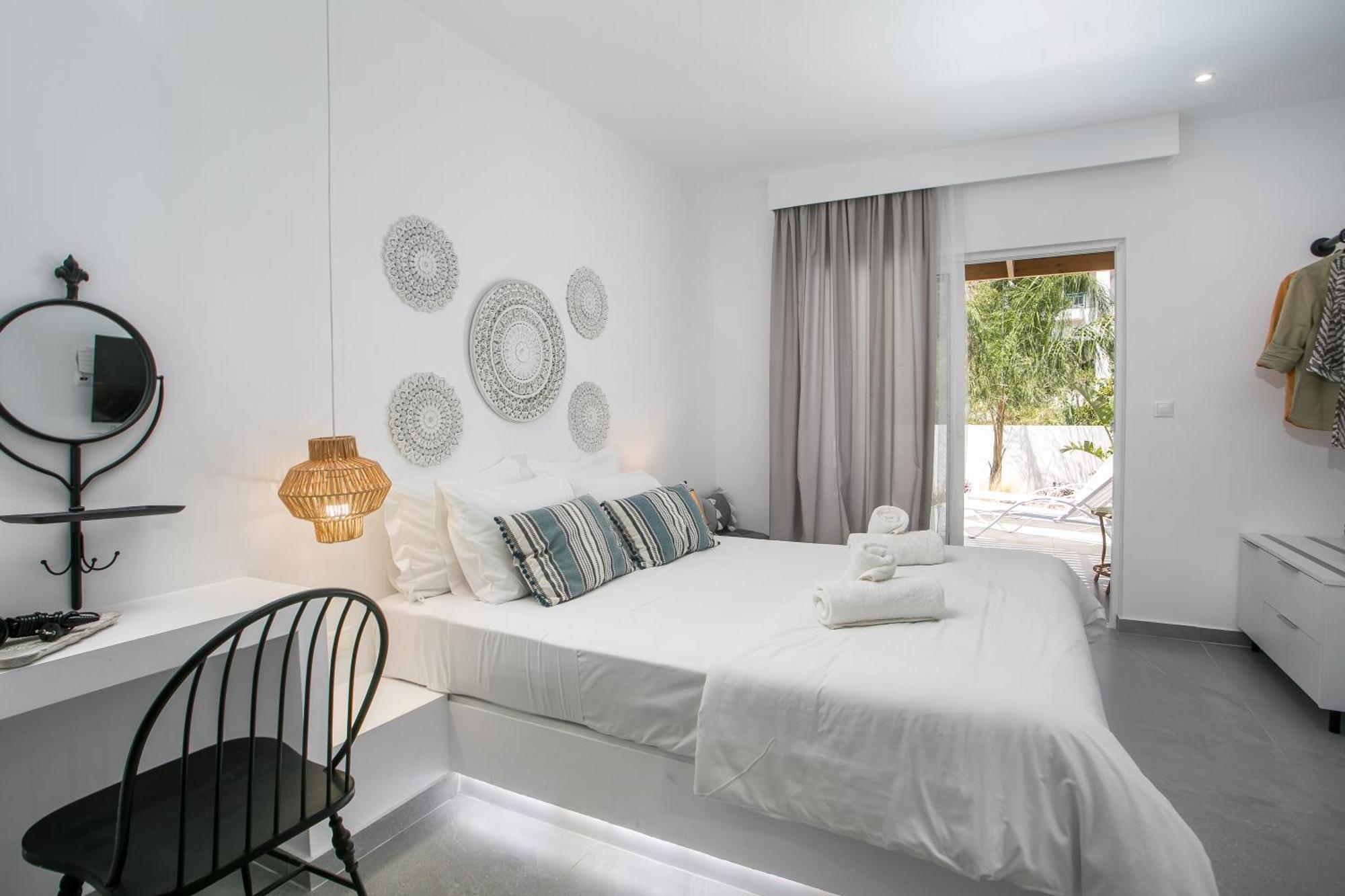 Calma Luxury Studios & Suites Фалираки Екстериор снимка