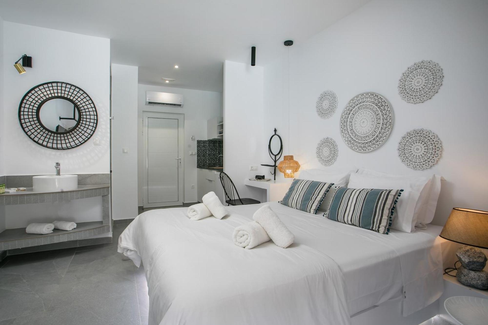 Calma Luxury Studios & Suites Фалираки Екстериор снимка