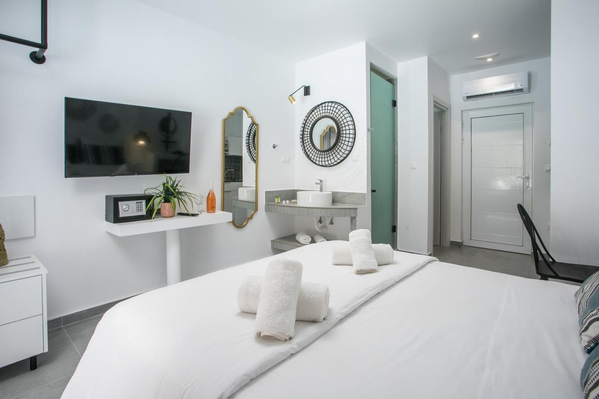 Calma Luxury Studios & Suites Фалираки Екстериор снимка