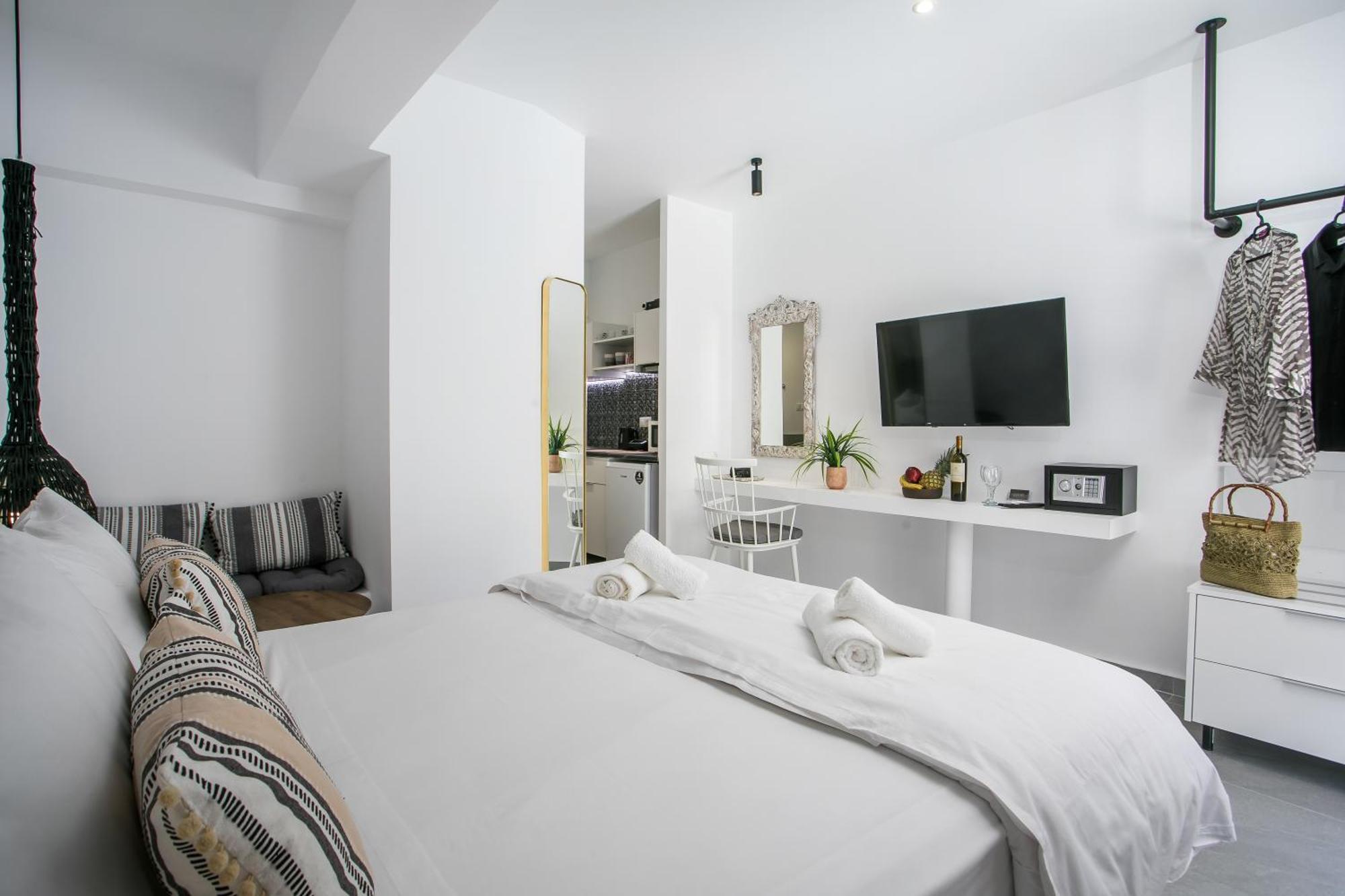 Calma Luxury Studios & Suites Фалираки Екстериор снимка