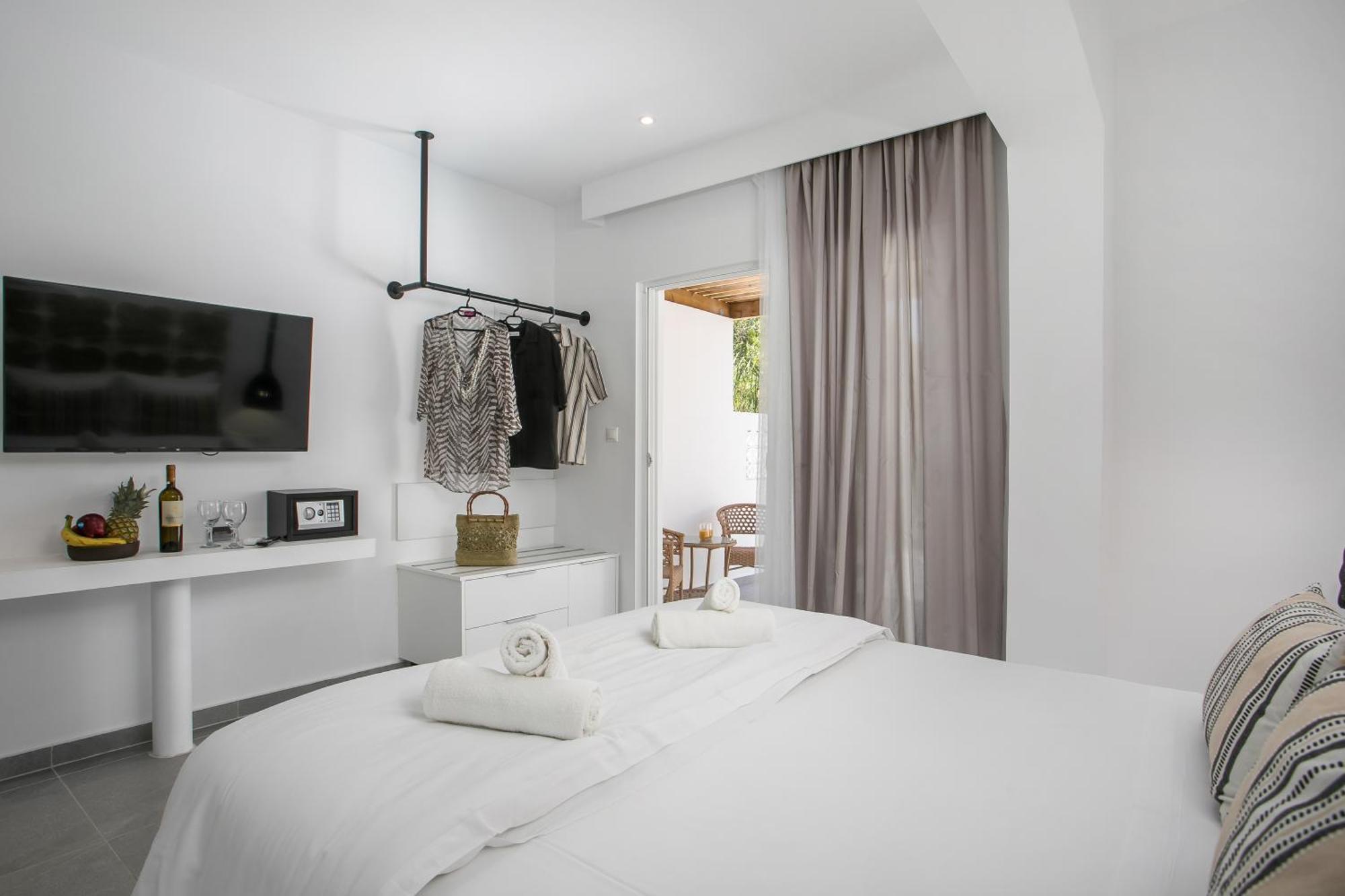 Calma Luxury Studios & Suites Фалираки Екстериор снимка