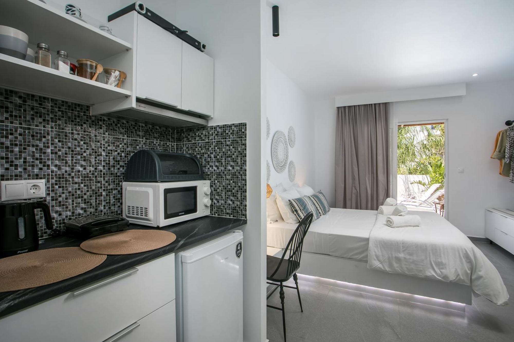 Calma Luxury Studios & Suites Фалираки Екстериор снимка