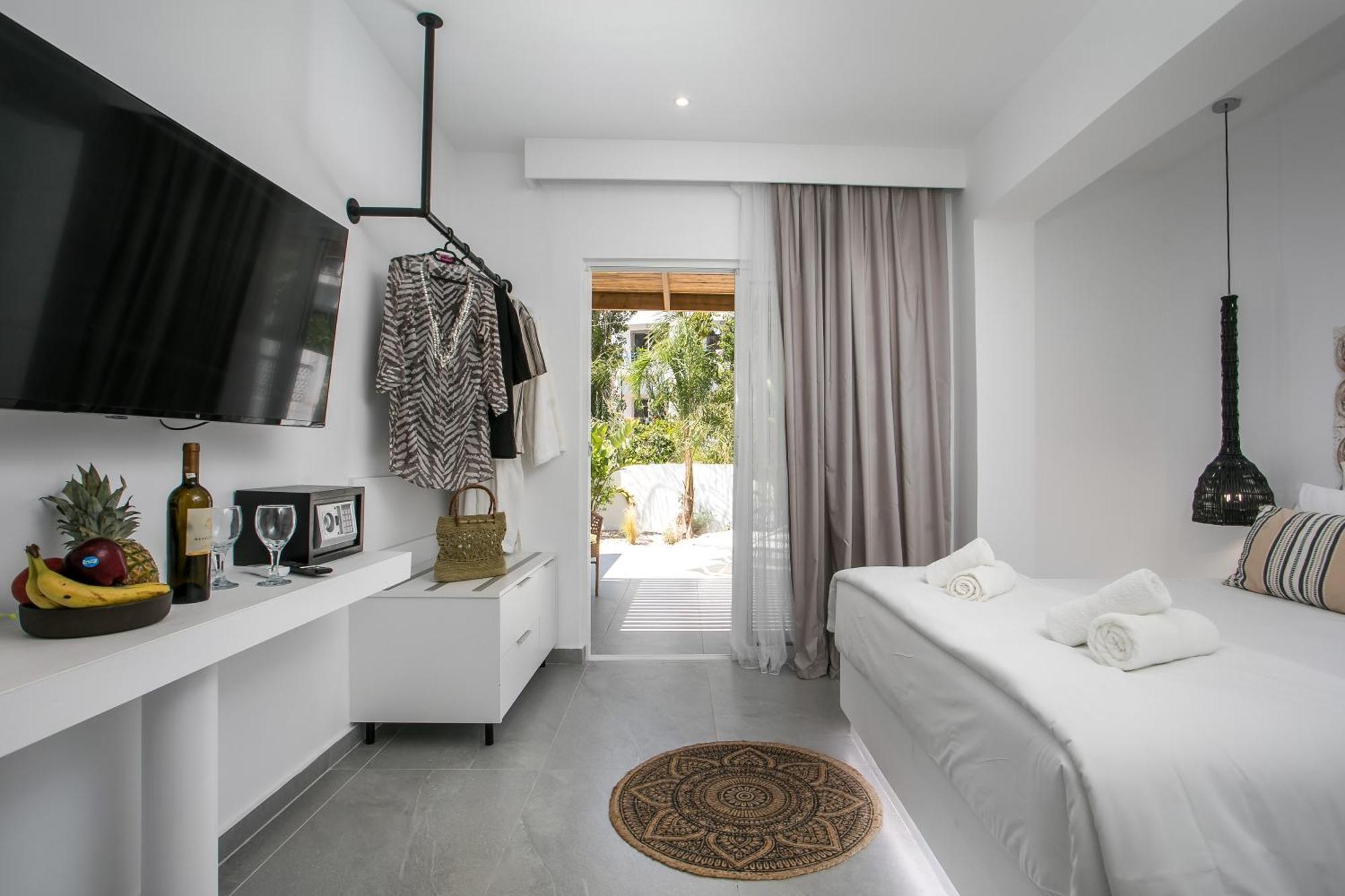 Calma Luxury Studios & Suites Фалираки Екстериор снимка
