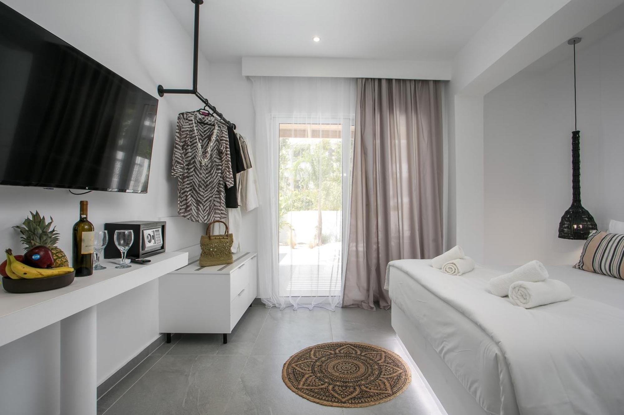 Calma Luxury Studios & Suites Фалираки Екстериор снимка