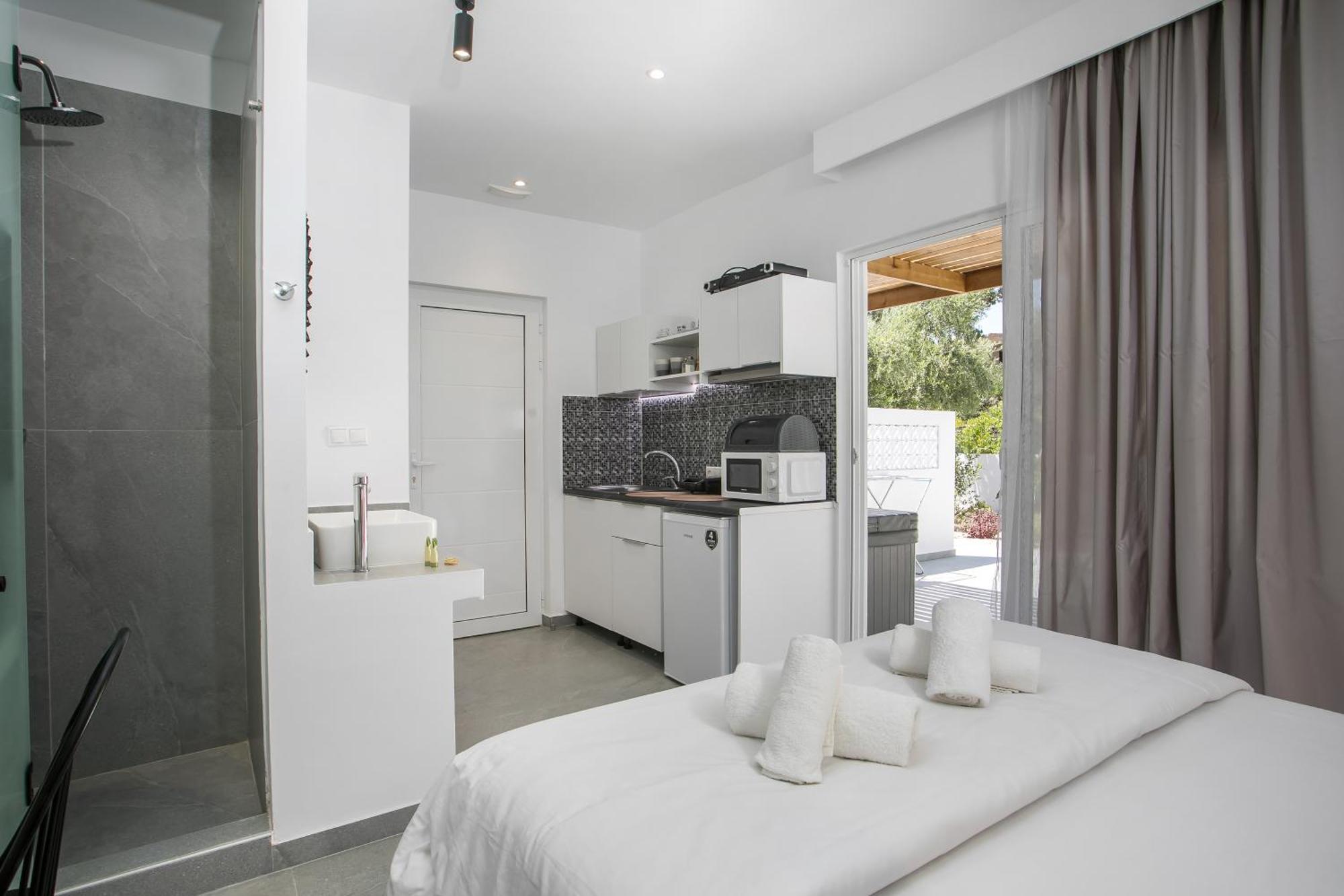 Calma Luxury Studios & Suites Фалираки Екстериор снимка