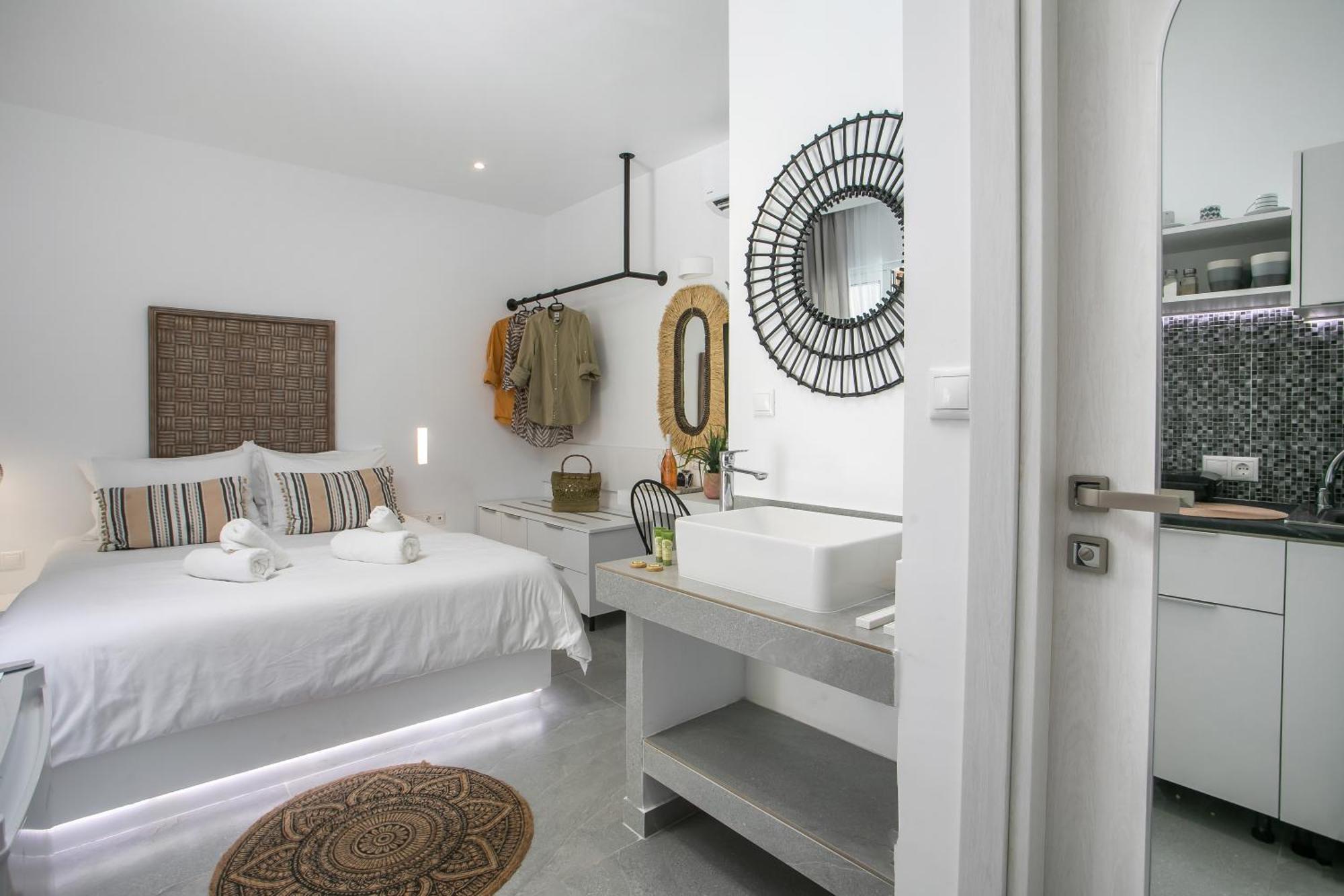 Calma Luxury Studios & Suites Фалираки Екстериор снимка