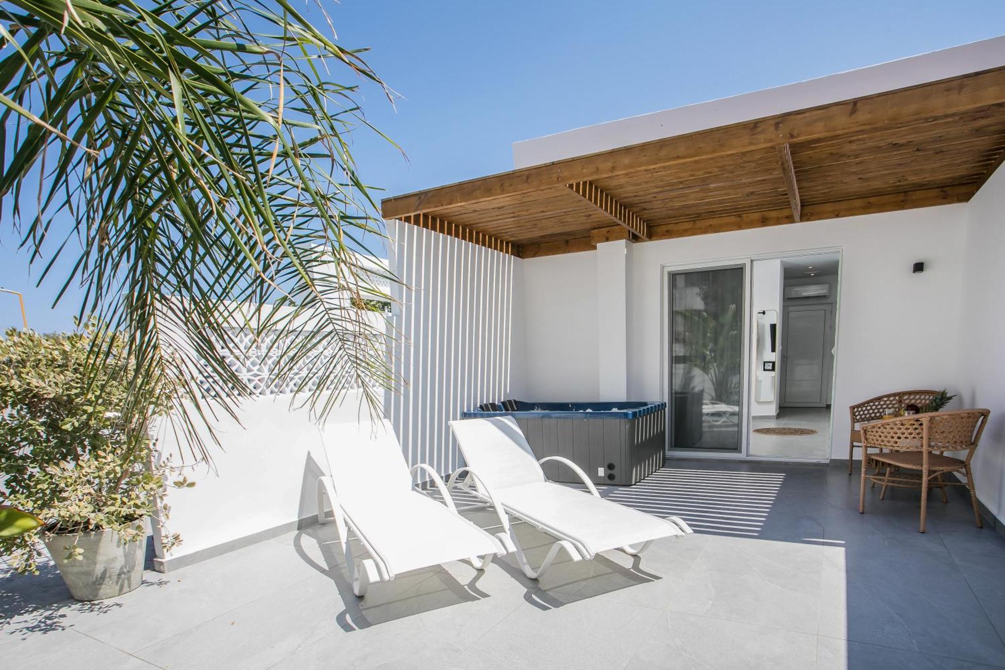 Calma Luxury Studios & Suites Фалираки Екстериор снимка