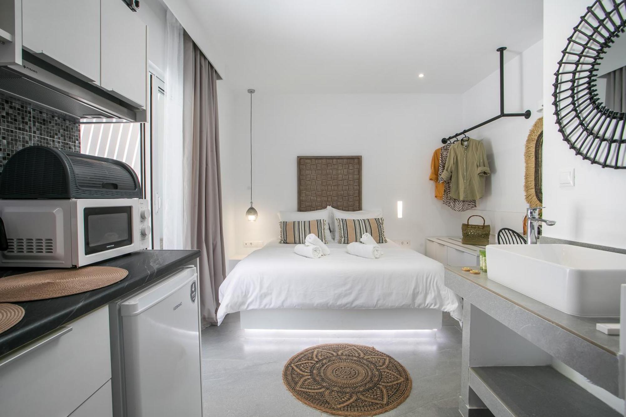Calma Luxury Studios & Suites Фалираки Екстериор снимка